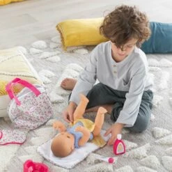 Corolle Coffret Accessoires à Langer Pour Grand Poupon De 36 à 42 Cm 15 Corolle Coffret Accessoires à Langer Pour Grand Poupon De 36 à 42 Cm -Boutique Djeco p7 FULL 46